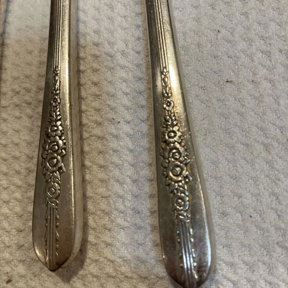 4 Nobility Plate 1939 Royal Rose Dinner Knives Oneida Silverplate Flatware